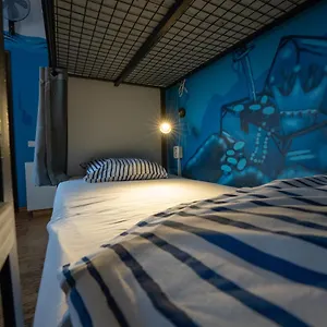 https://the-madhouse-prague.praguehotelsweb.com